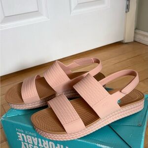 Reef Water Vista Women's Sandals in Cameo Rose